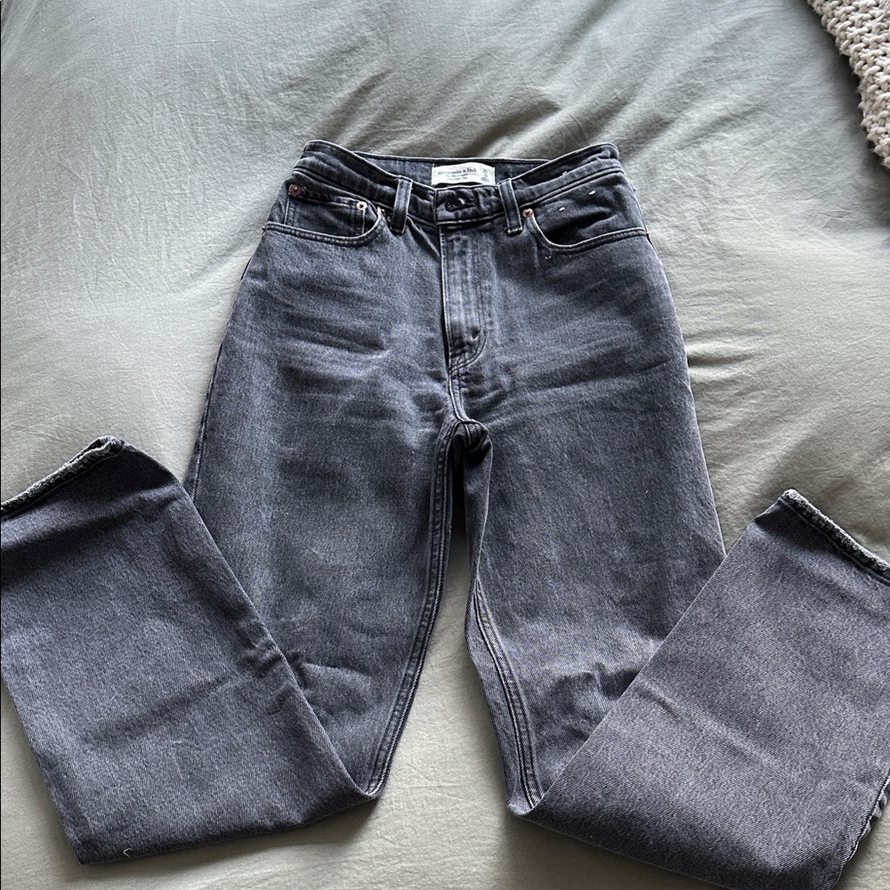 Abercrombie & Fitch Women's Ultra High Rise 90s Straight Jean - black